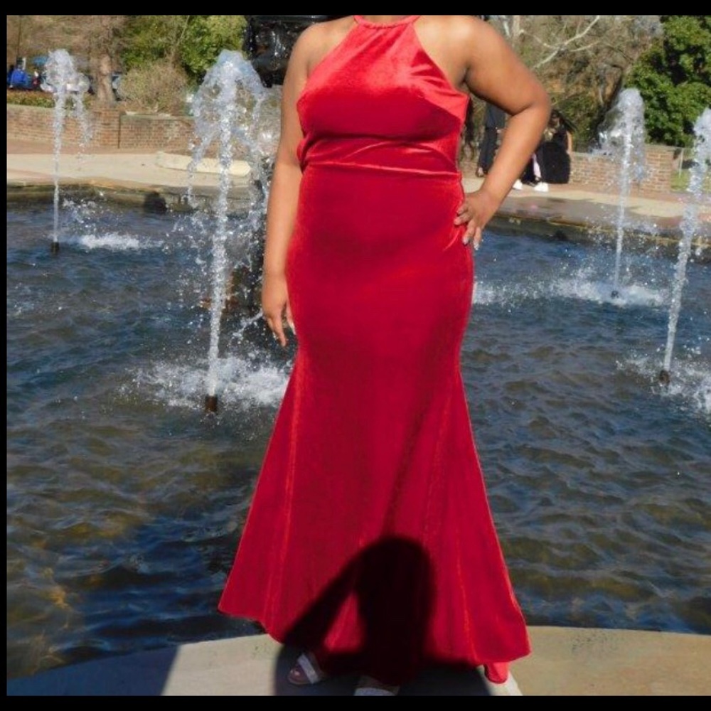 Red velvet dress - Picture 2 of 2